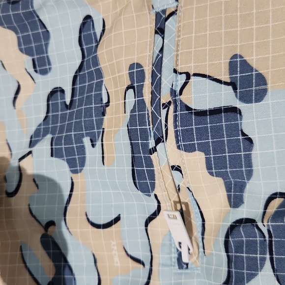 DKNY mens short sleeve retro camouflage button up - Picture 3 of 7